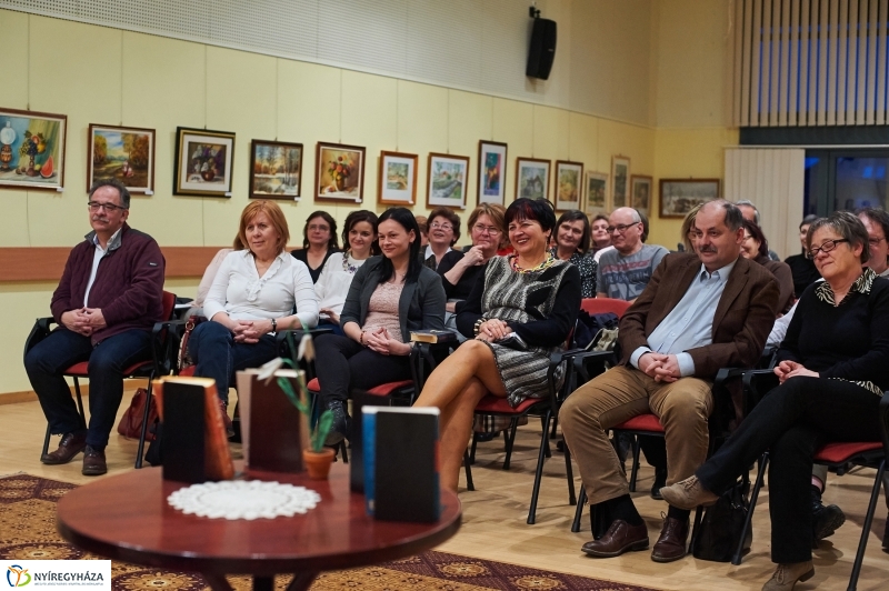 Költők egymás közt - fotó Szarka Lajos