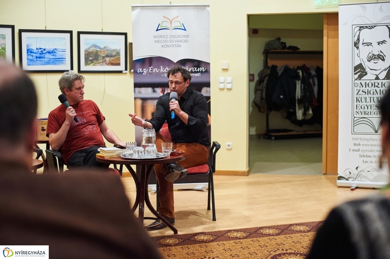 Költők egymás közt - fotó Szarka Lajos