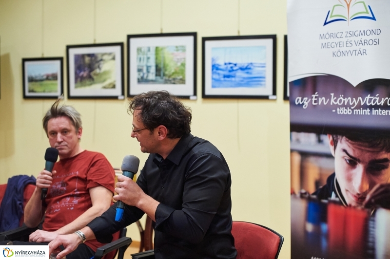 Költők egymás közt - fotó Szarka Lajos