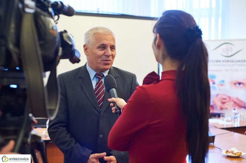 Báli adomány a kórháznak - fotó Szarka Lajos