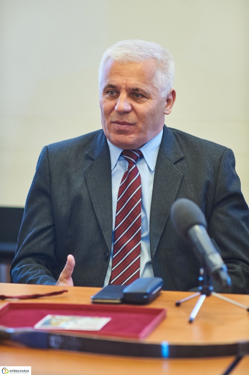 Báli adomány a kórháznak - fotó Szarka Lajos