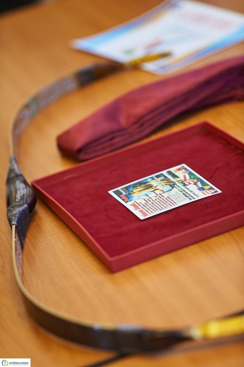 Báli adomány a kórháznak - fotó Szarka Lajos