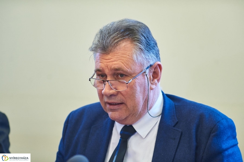 Báli adomány a kórháznak - fotó Szarka Lajos