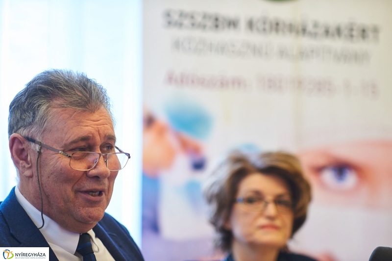 Báli adomány a kórháznak - fotó Szarka Lajos