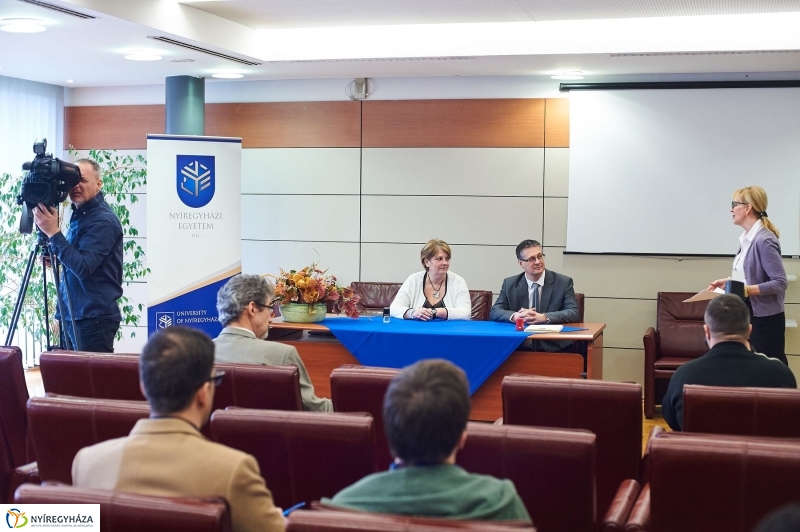 Együttműködési megállapodás az egyetemen - fotó Szarka Lajos