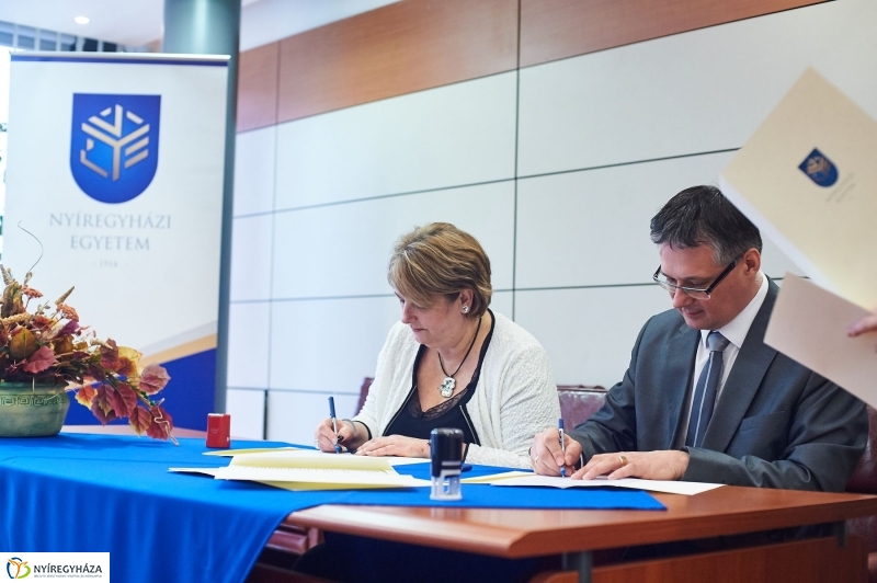 Együttműködési megállapodás az egyetemen - fotó Szarka Lajos