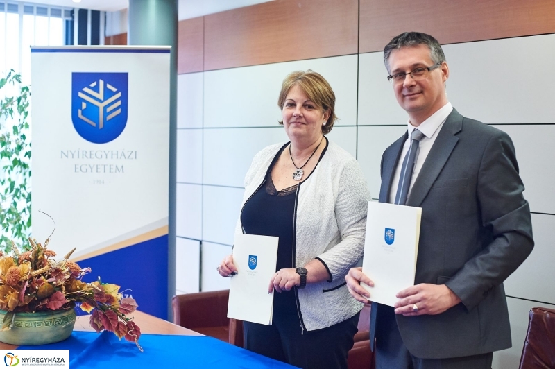 Együttműködési megállapodás az egyetemen - fotó Szarka Lajos