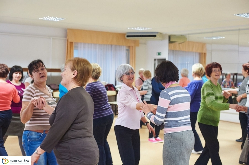 Mozdulj Nyíregyháza Senior táncház - fotó Szarka Lajos