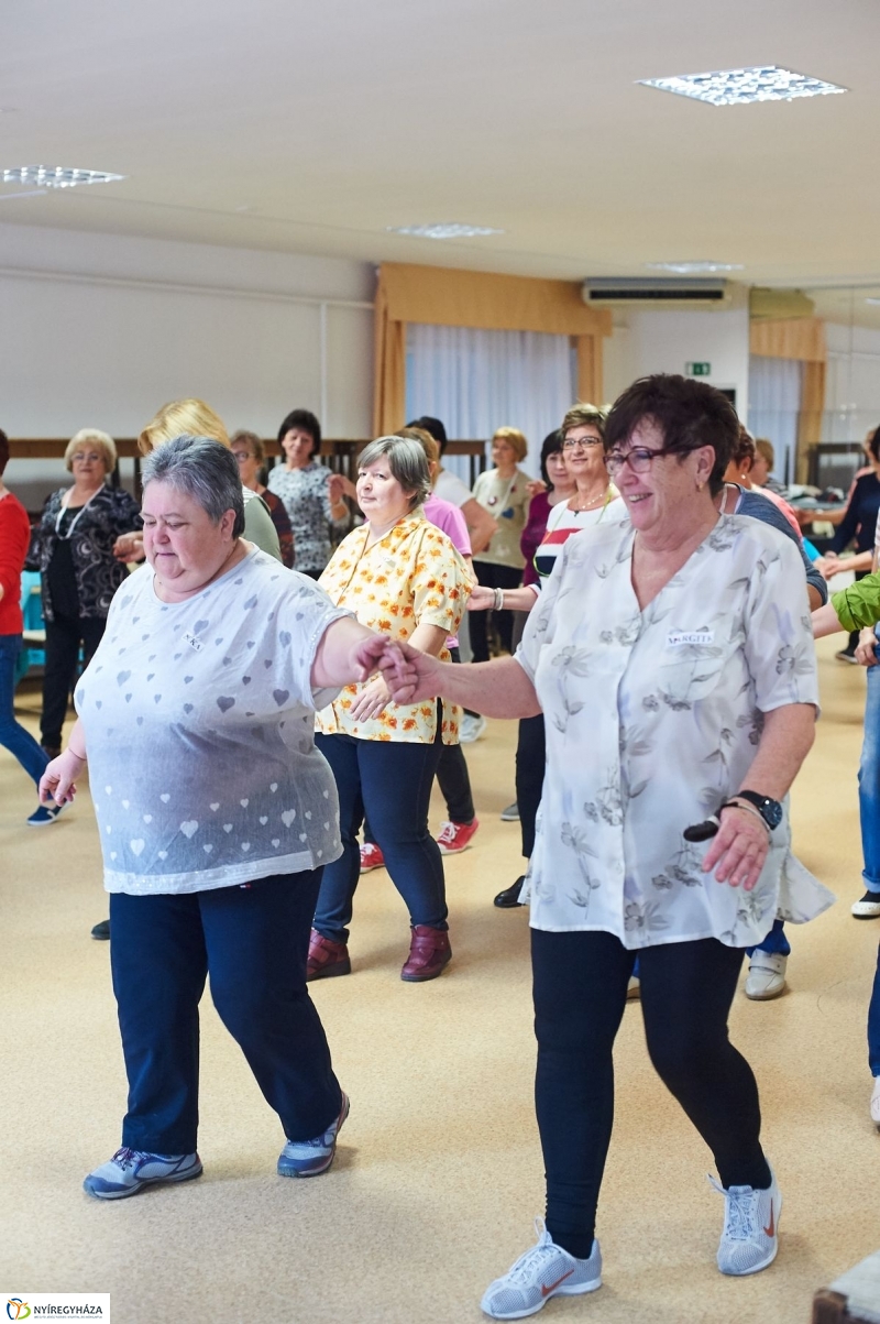 Mozdulj Nyíregyháza Senior táncház - fotó Szarka Lajos