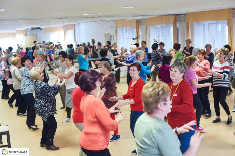 Mozdulj Nyíregyháza Senior táncház - fotó Szarka Lajos