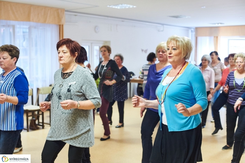 Mozdulj Nyíregyháza Senior táncház - fotó Szarka Lajos