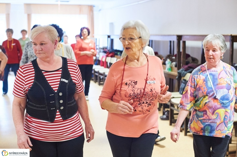 Mozdulj Nyíregyháza Senior táncház - fotó Szarka Lajos