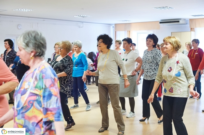 Mozdulj Nyíregyháza Senior táncház - fotó Szarka Lajos