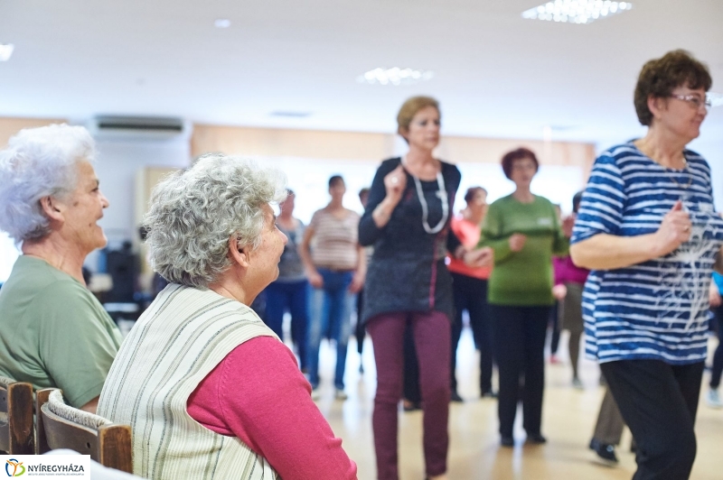 Mozdulj Nyíregyháza Senior táncház - fotó Szarka Lajos