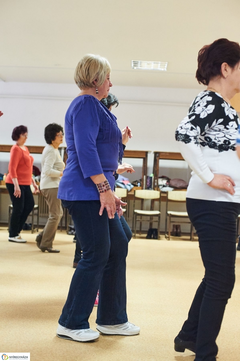 Mozdulj Nyíregyháza Senior táncház - fotó Szarka Lajos