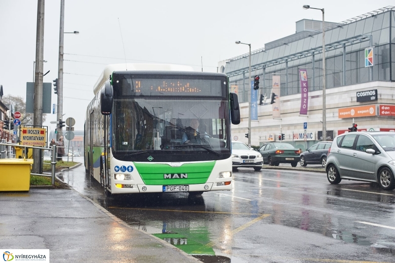 Új buszok szolgálatban - fotó Szarka Lajos