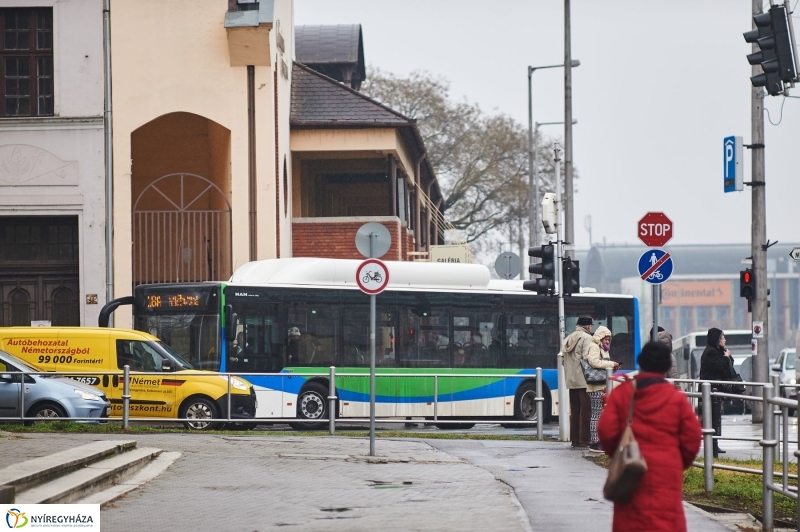Új buszok szolgálatban - fotó Szarka Lajos
