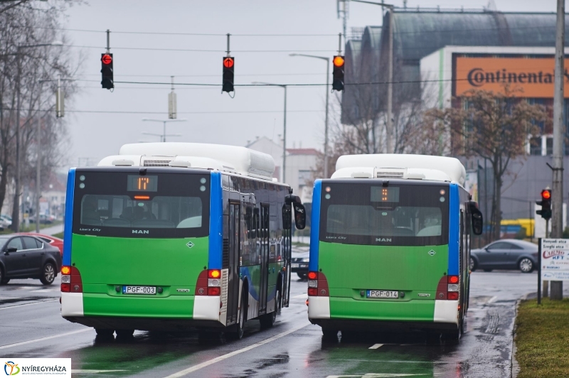 Új buszok szolgálatban - fotó Szarka Lajos