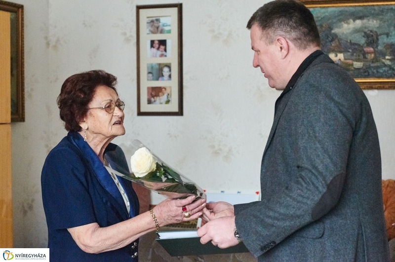 Szépkorú köszöntése Bordás Lászlóné - fotó Szarka Lajos