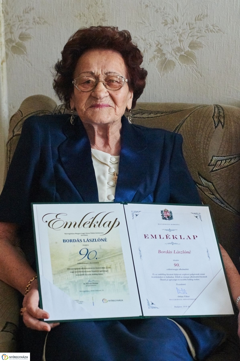 Szépkorú köszöntése Bordás Lászlóné - fotó Szarka Lajos