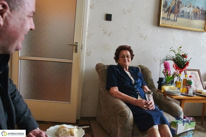 Szépkorú köszöntése Bordás Lászlóné - fotó Szarka Lajos