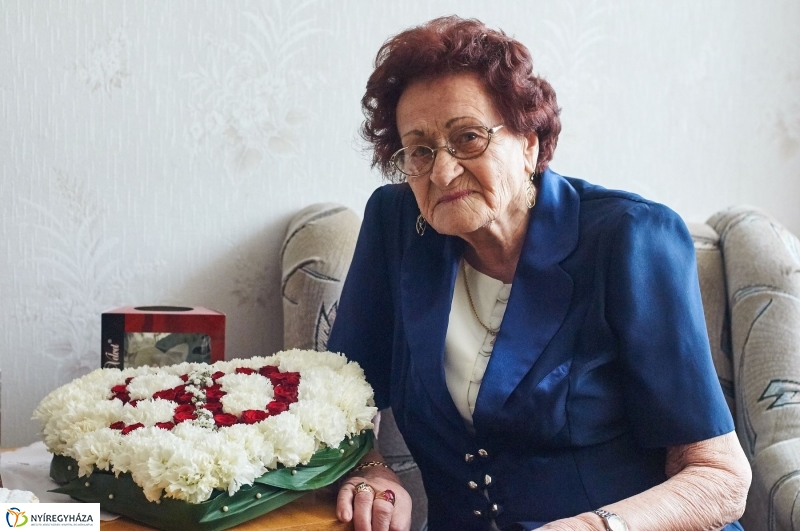 Szépkorú köszöntése Bordás Lászlóné - fotó Szarka Lajos