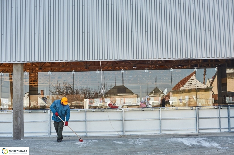 Jégpálya munkálatok - fotó Szarka Lajos