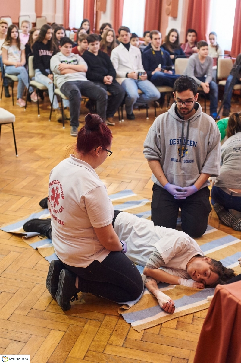Egészségnap a Kossuth gimiben - fotó Szarka Lajos