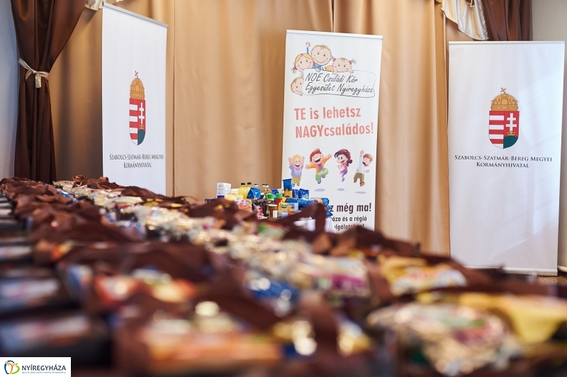 Jótékonysági adomány a Kormányhivataltól - fotó Szarka Lajos