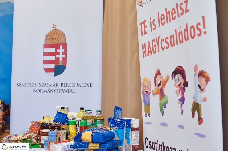 Jótékonysági adomány a Kormányhivataltól - fotó Szarka Lajos