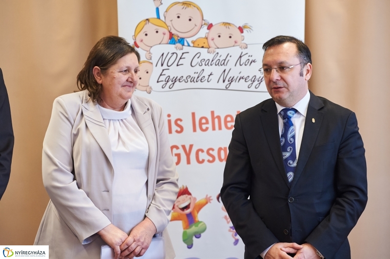 Jótékonysági adomány a Kormányhivataltól - fotó Szarka Lajos