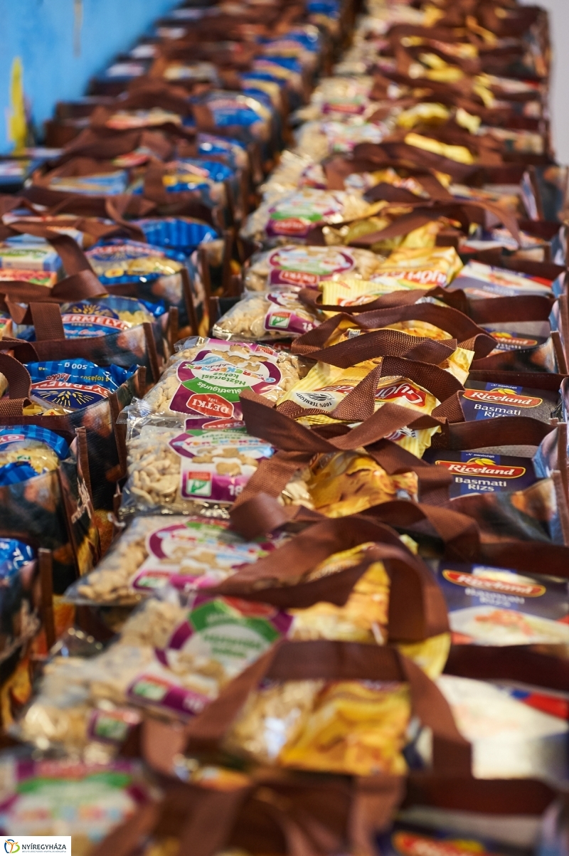 Jótékonysági adomány a Kormányhivataltól - fotó Szarka Lajos