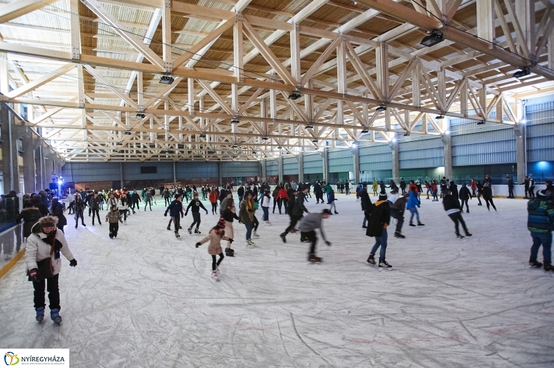 Jégdiszkó Nyíregyházán - fotó Szarka Lajos