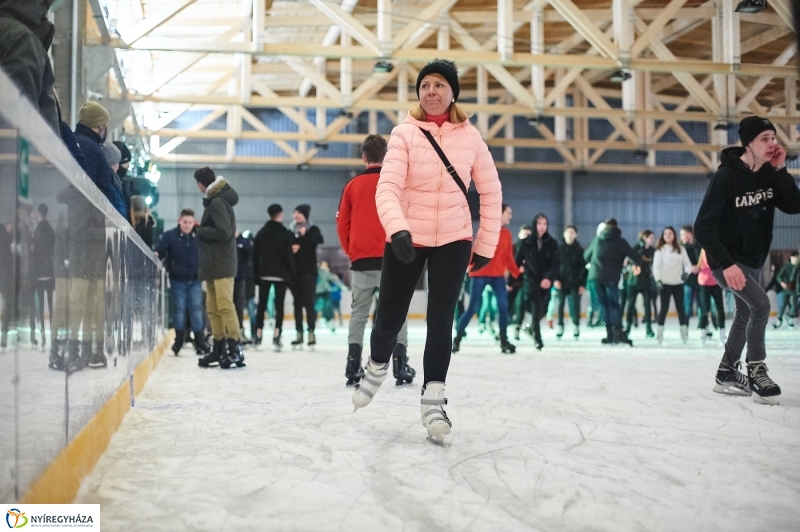Jégdiszkó Nyíregyházán - fotó Szarka Lajos