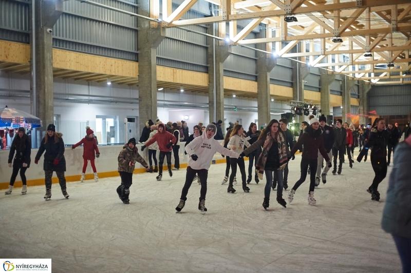 Jégdiszkó Nyíregyházán - fotó Szarka Lajos