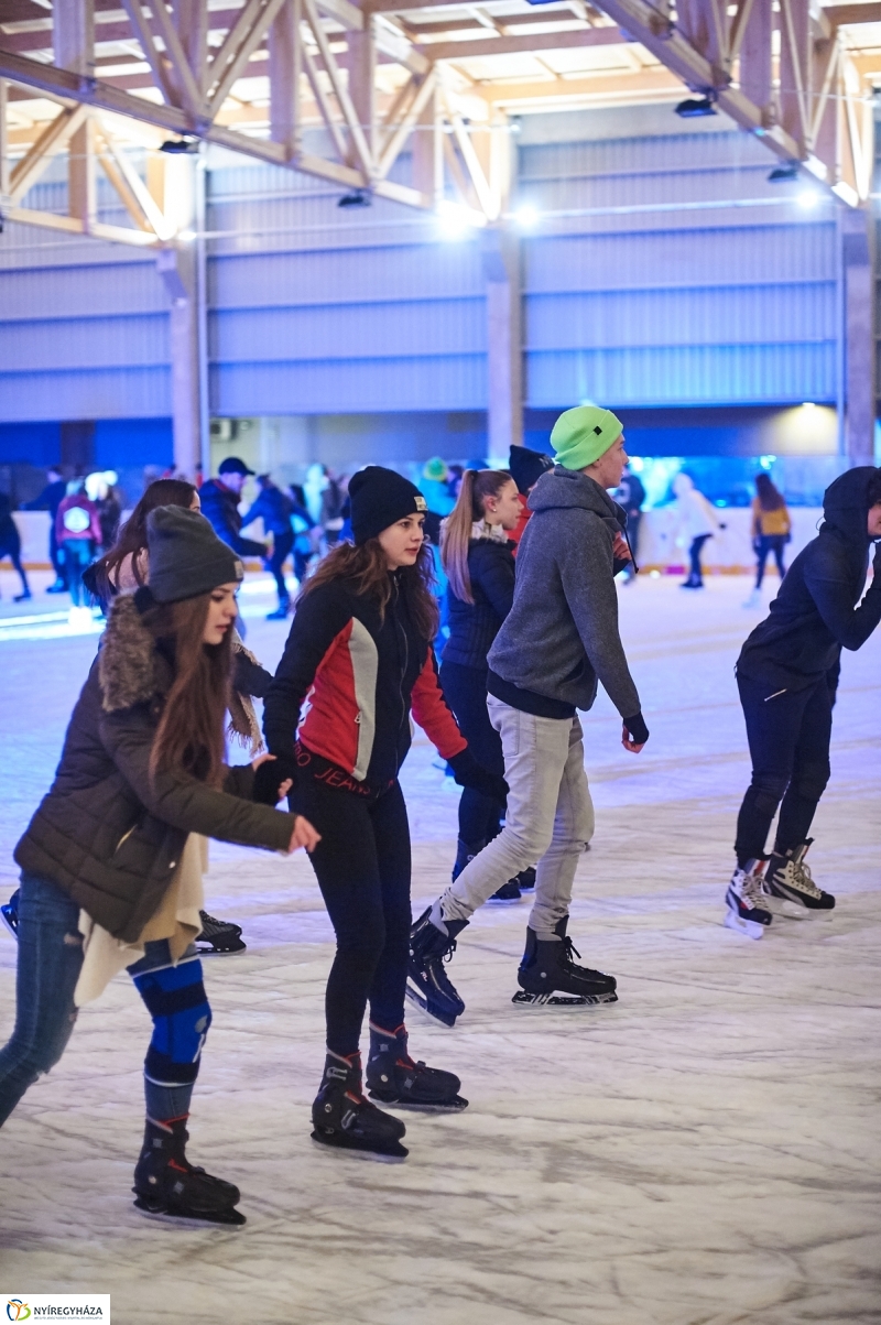 Jégdiszkó Nyíregyházán - fotó Szarka Lajos