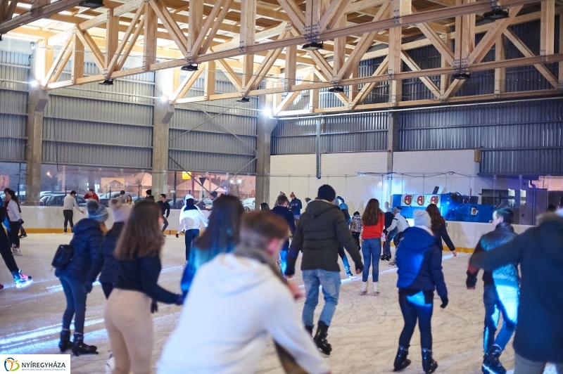 Jégdiszkó Nyíregyházán - fotó Szarka Lajos