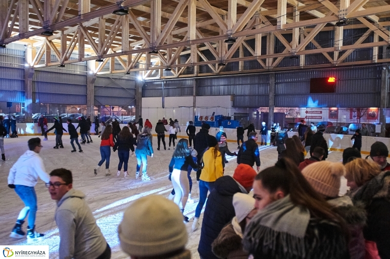 Jégdiszkó Nyíregyházán - fotó Szarka Lajos