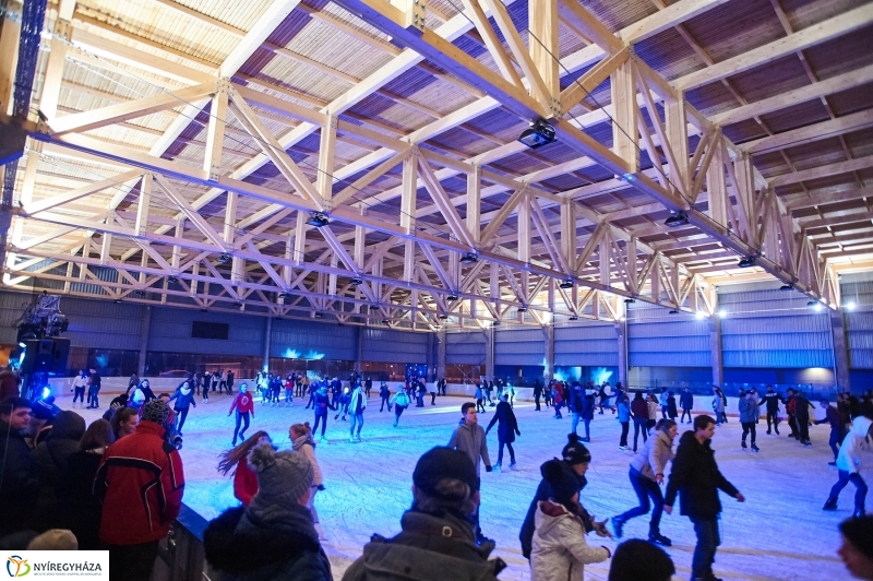 Jégdiszkó Nyíregyházán - fotó Szarka Lajos
