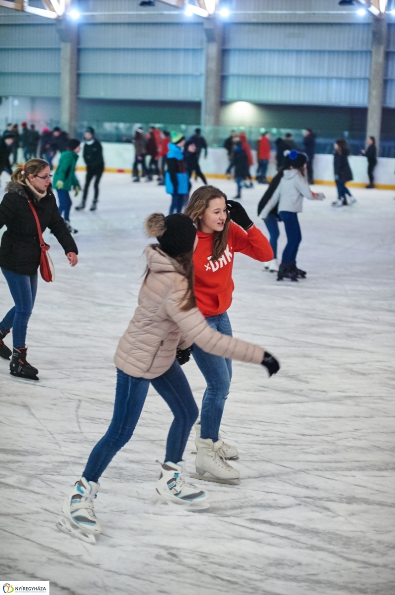 Jégdiszkó Nyíregyházán - fotó Szarka Lajos