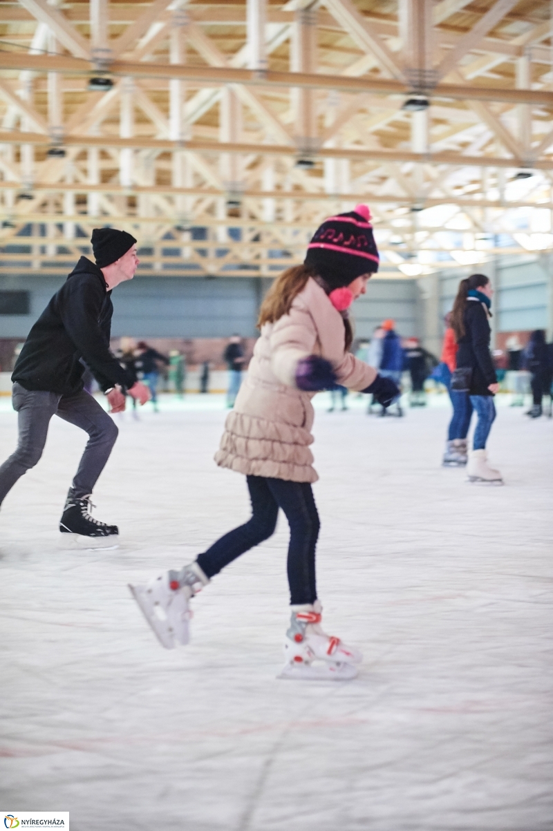 Jégdiszkó Nyíregyházán - fotó Szarka Lajos