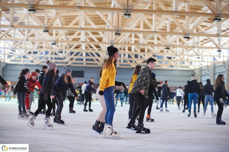 Jégdiszkó Nyíregyházán - fotó Szarka Lajos