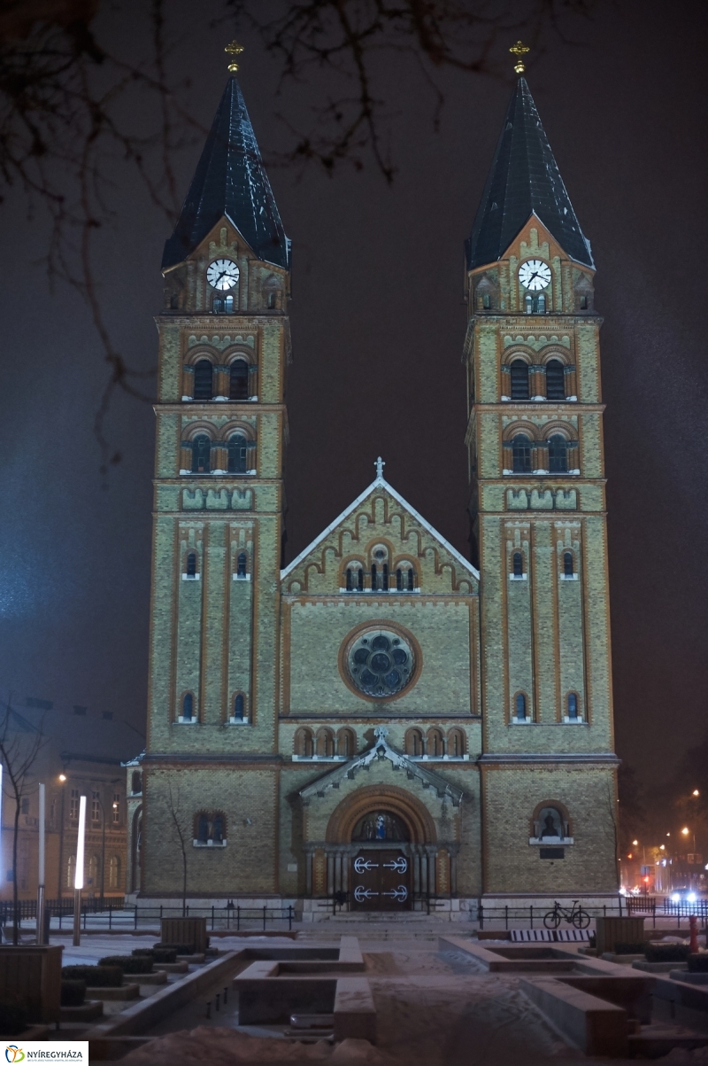 Esti belváros hóesésben - Szarka Lajos