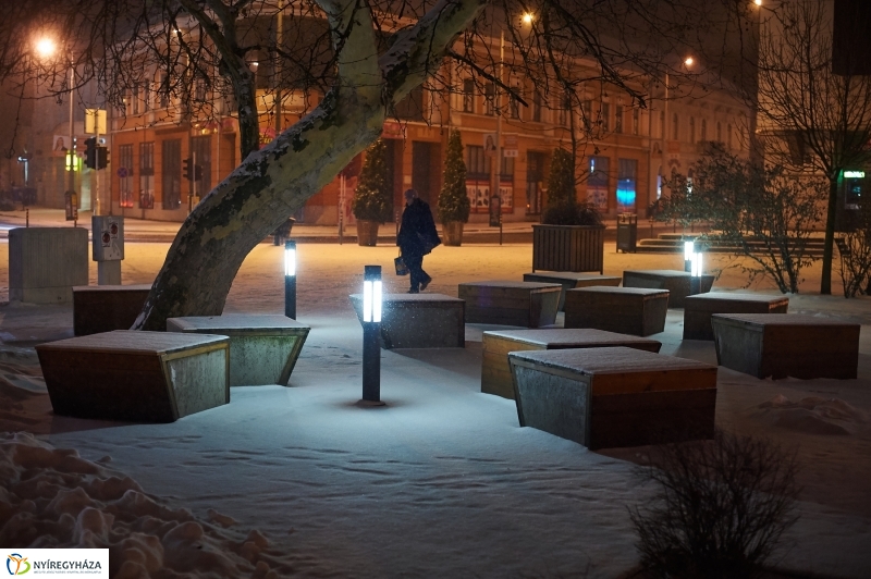 Esti belváros hóesésben - Szarka Lajos