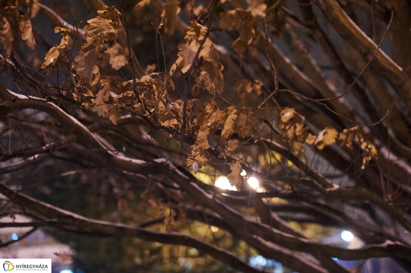 Esti belváros hóesésben - Szarka Lajos