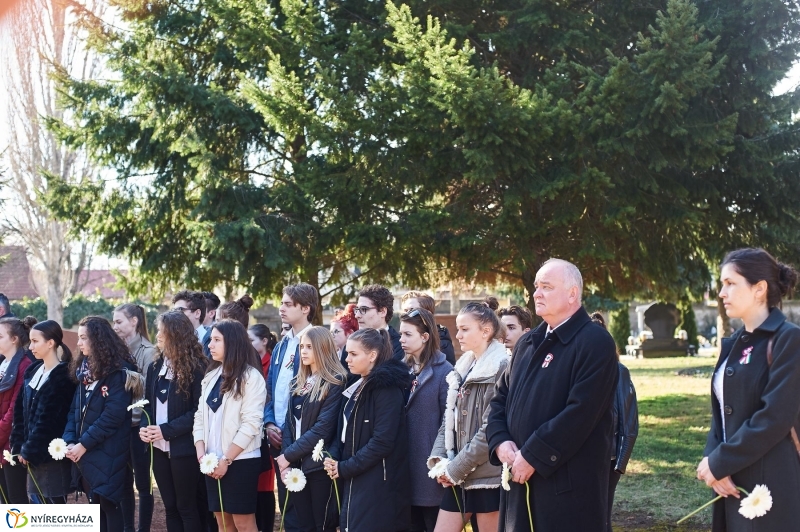 Koszorúzás az Északi temetőben - fotó Szarka Lajos