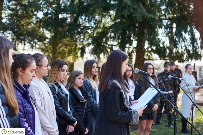 Koszorúzás az Északi temetőben - fotó Szarka Lajos