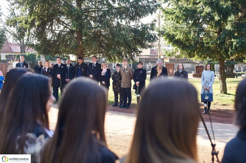 Koszorúzás az Északi temetőben - fotó Szarka Lajos