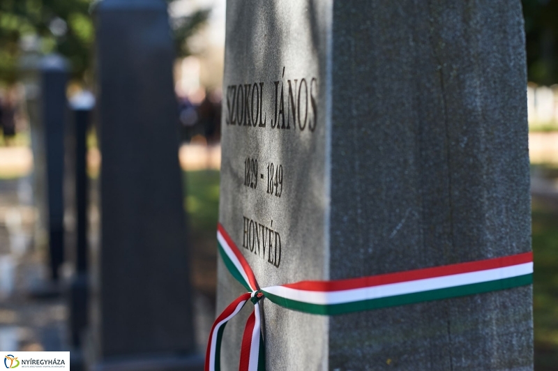 Koszorúzás az Északi temetőben - fotó Szarka Lajos