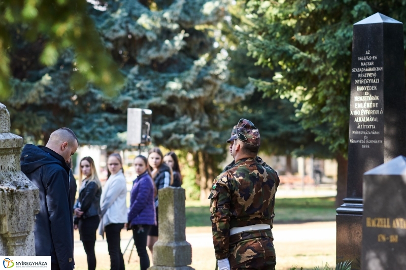 Koszorúzás az Északi temetőben - fotó Szarka Lajos